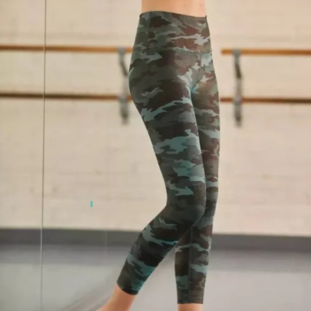 Beyond Yoga NWT | Shine On Lux High Waisted Midi Leggings | Green Camo | Small